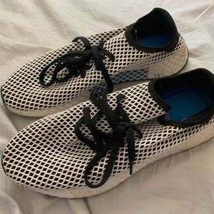 Men’s US SIZE 9 ADIDAS DEERUPT SNEAKERS